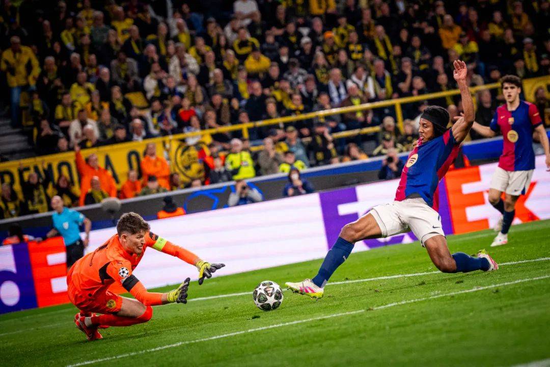 巴萨队比赛中获胜后，士气高涨，球员信心满满