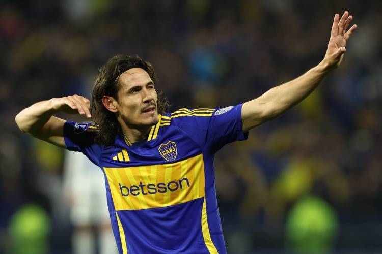 包含卡瓦尼独中进球，巴黎占据优位的词条