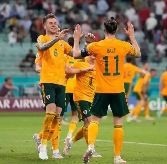 开云体育链接-贝尔助威尔士队逆袭战胜丹麦队，闯入欧洲杯四强