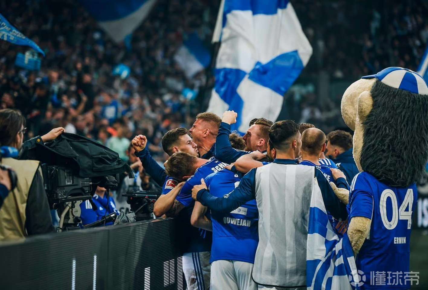 关于沙尔克04遭遇困境，保级形势岌岌可危的信息