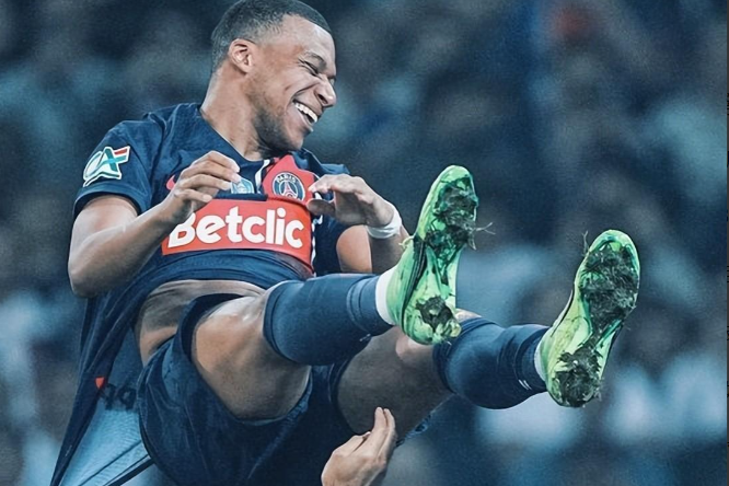 阿尔艾因客场大胜，登顶集团位置的简单介绍