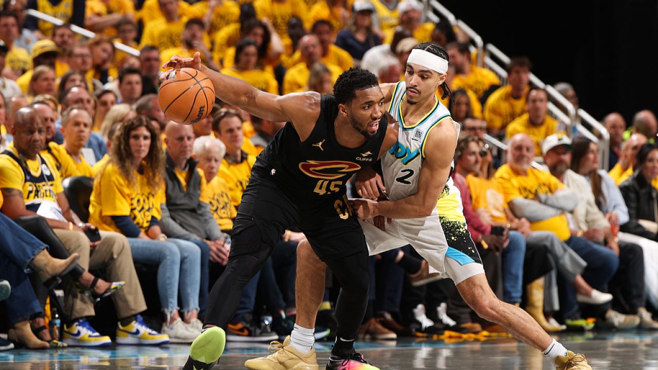 开云体育官方入口-关于米尔沃尔后卫回归训练，球队防守或取得提升的信息