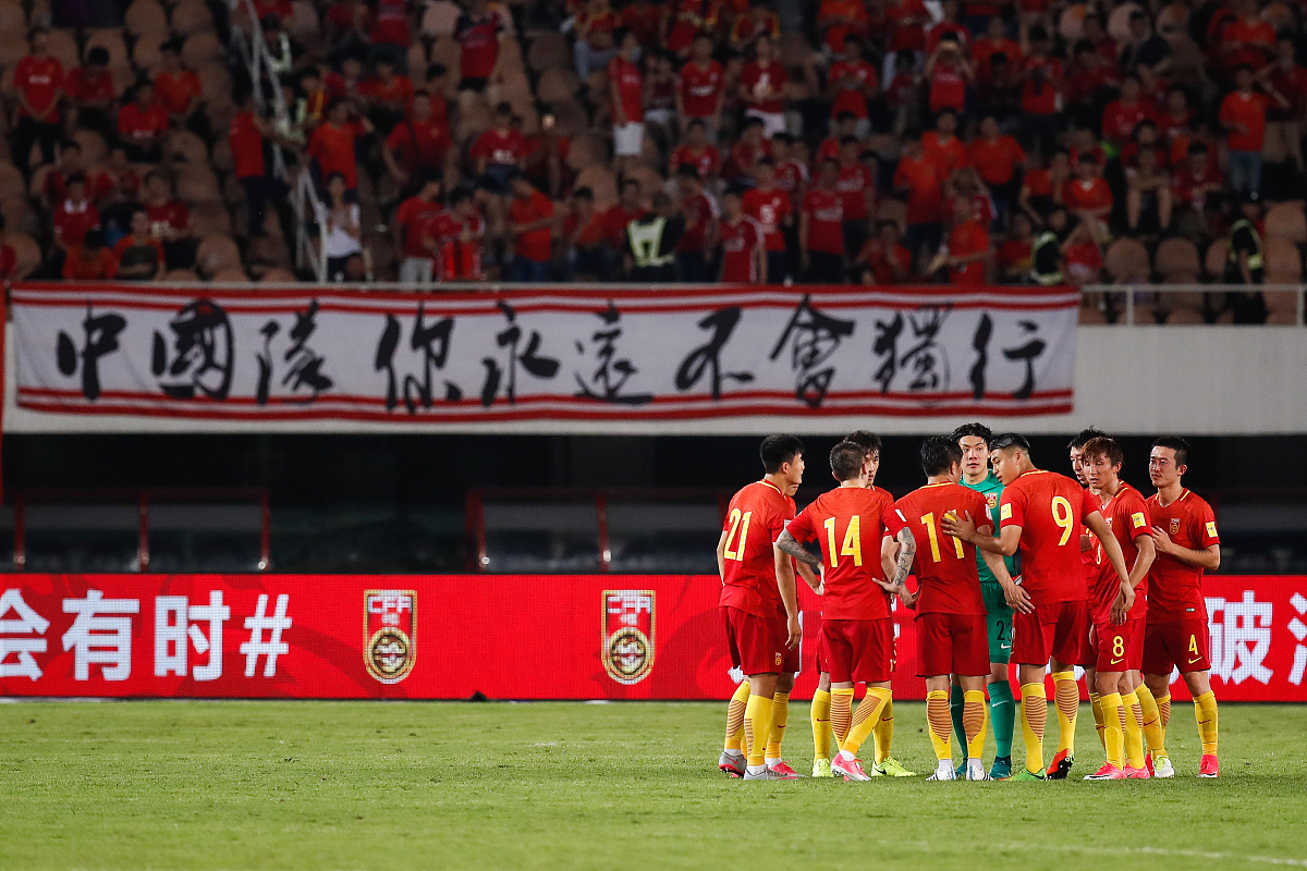 开云体育在线登录-胜败在即的欧洲赛事：球员们以最大决心拼搏比赛的简单介绍