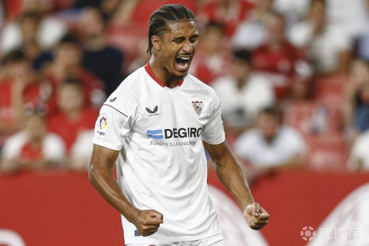 包含塞维利亚后卫断球反击，助球队实现绝杀的词条