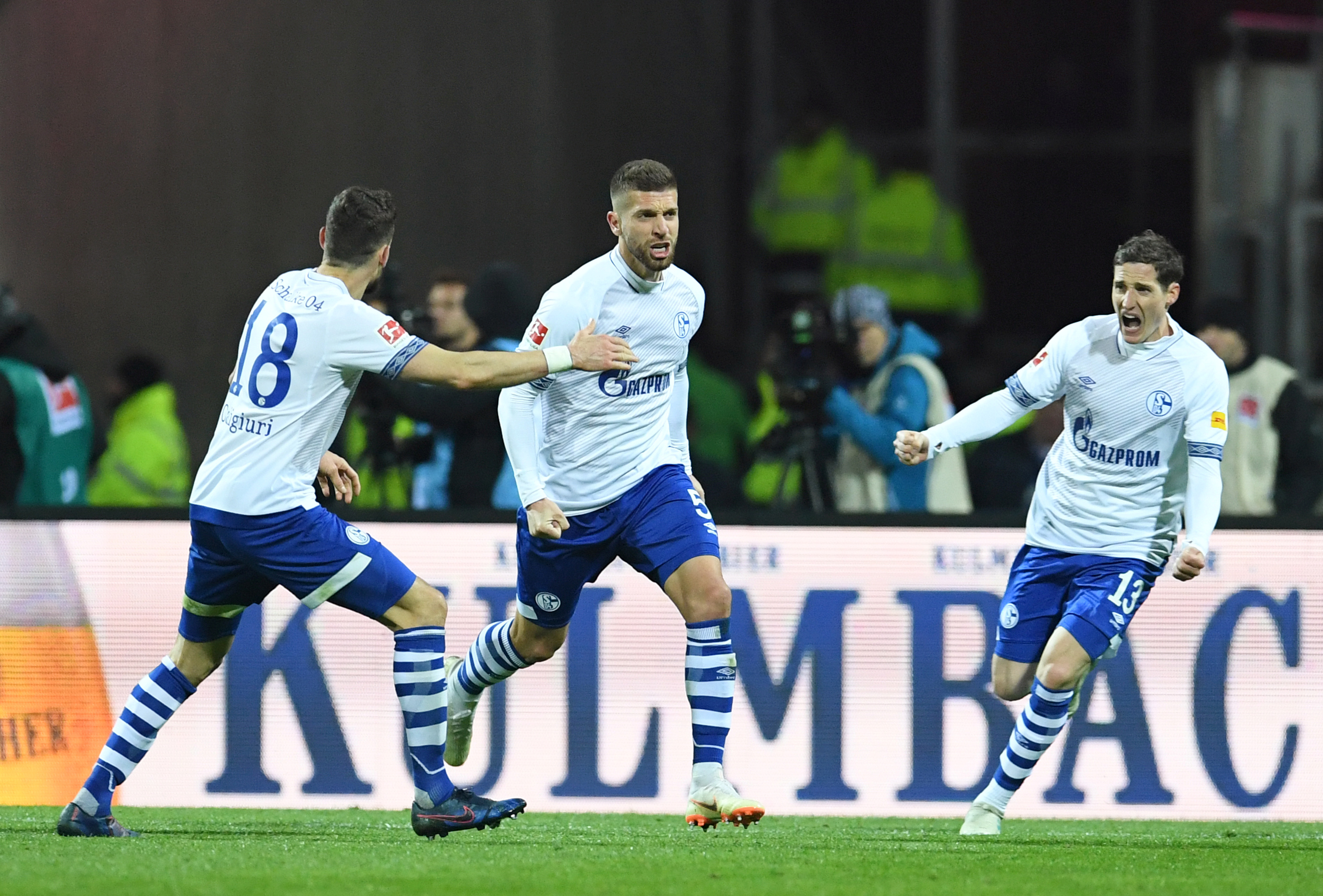 开云体育下载-沙尔克战平强敌，保级压力持续增加的简单介绍