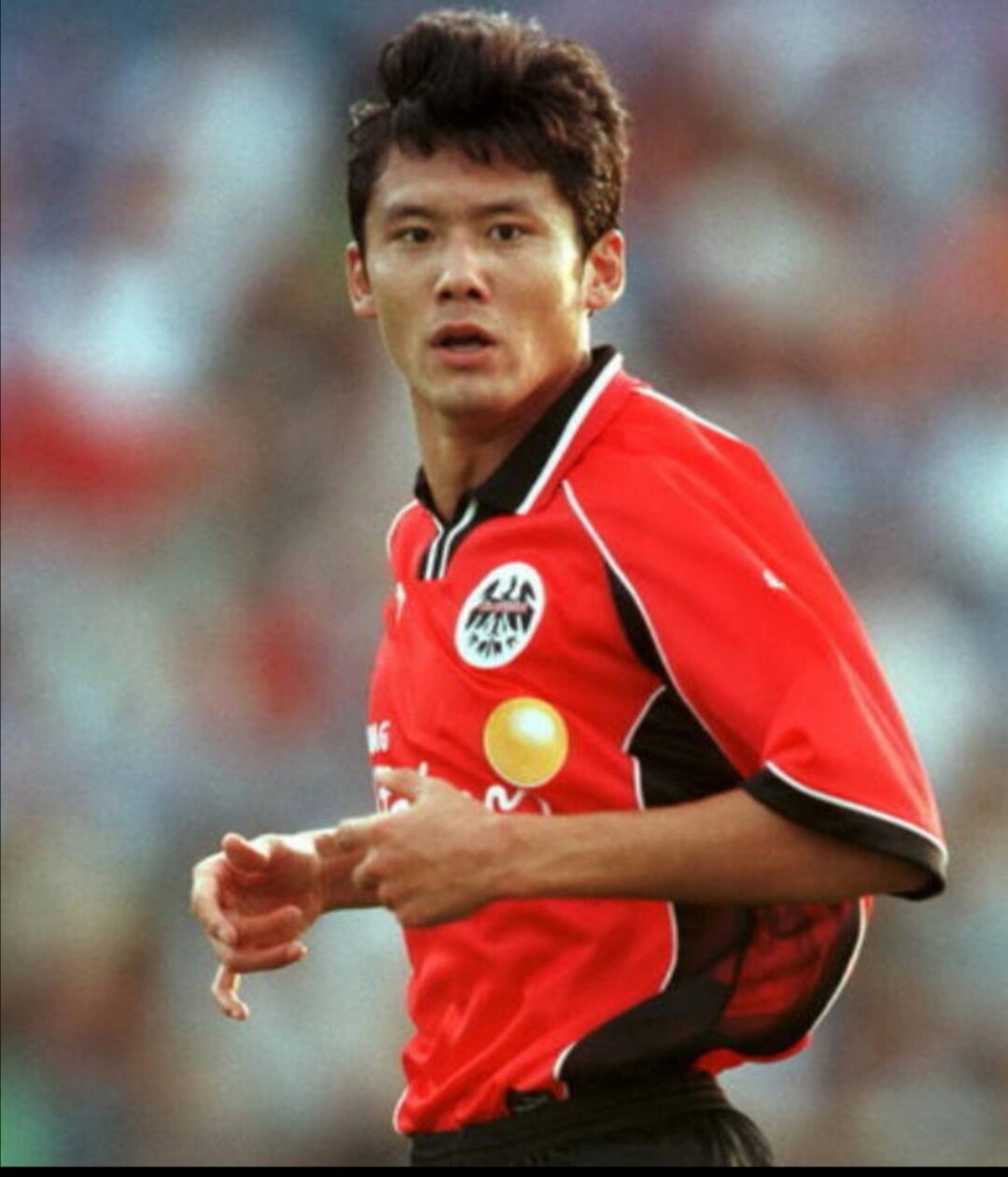 包含沸腾球场欢呼声不断，赛季高潮即将到来的词条