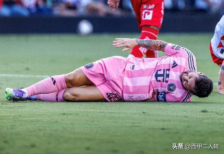 开云体育下载-联盟明星球员疑似受伤退场，球迷担心心情沉重