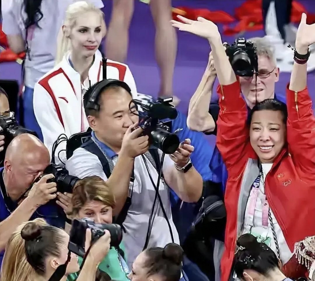 俄罗斯队获得体操团体项目金牌