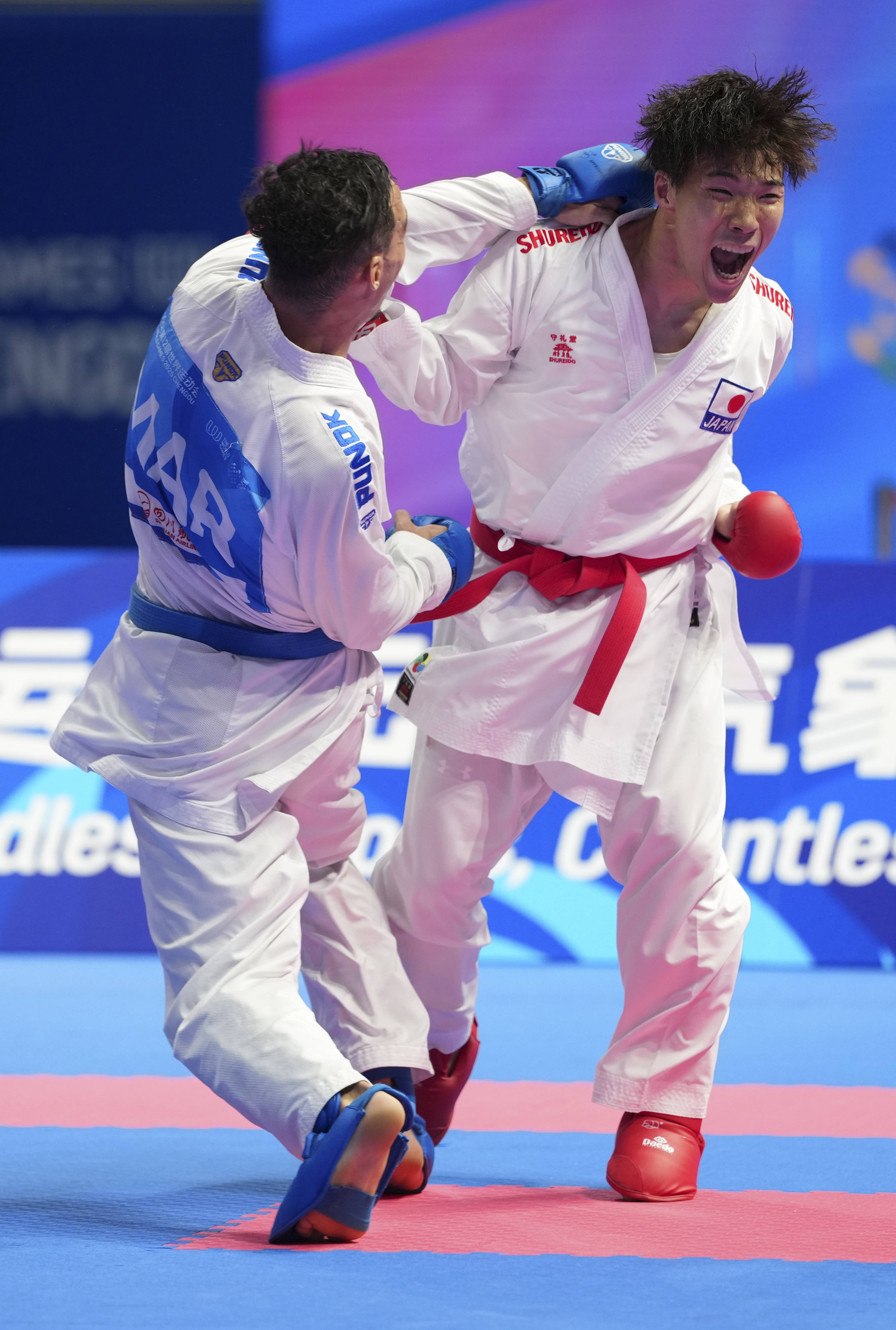 开云体育下载-摩洛哥田径选手奋勇争先，力挑群雄