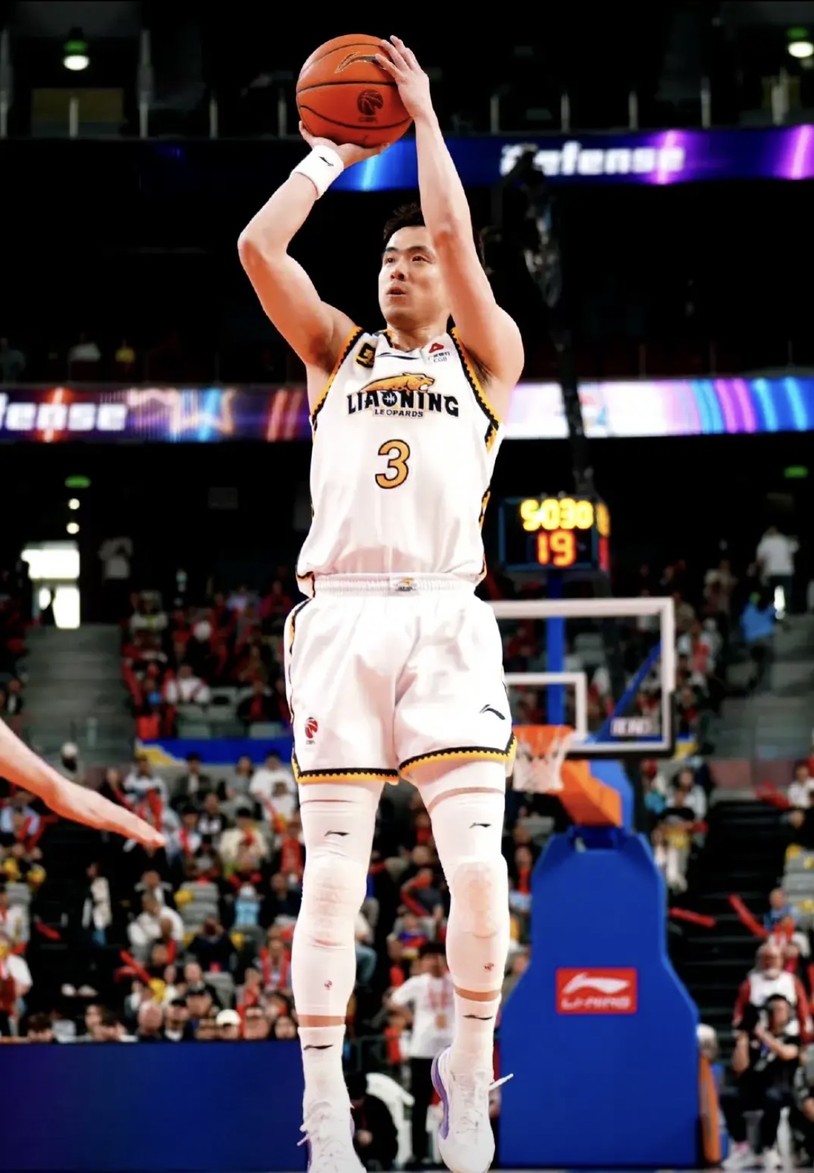 关键时刻球员展现冷静，良好发挥获得胜利的简单介绍