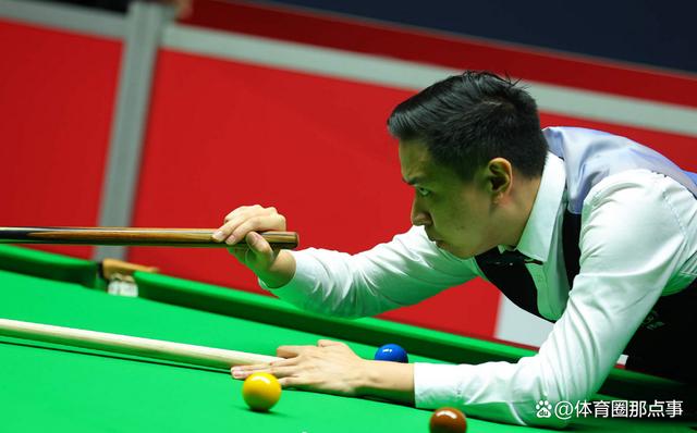 开云体育下载-红军客场大获全胜，领先晋级赛道